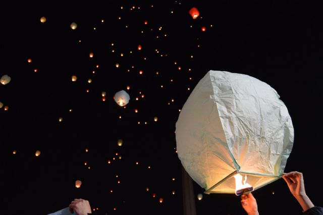 Los farolillos vuelven a inundar de color, ilusión y Navidad el cielo de Torres de Cotillas - 2, Foto 2