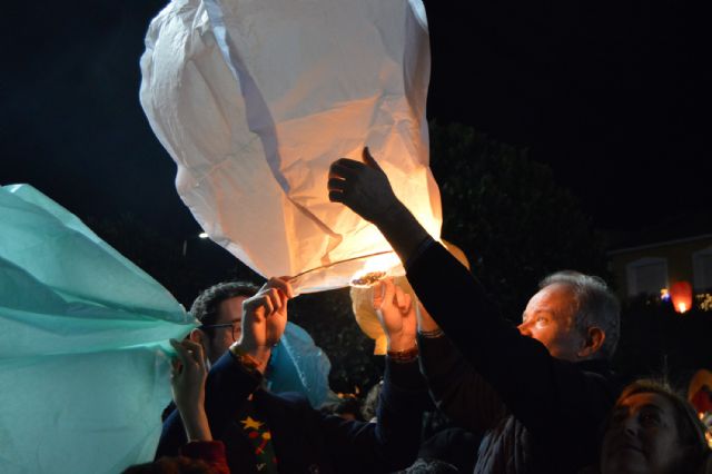 Los farolillos vuelven a inundar de color, ilusión y Navidad el cielo de Torres de Cotillas - 3, Foto 3