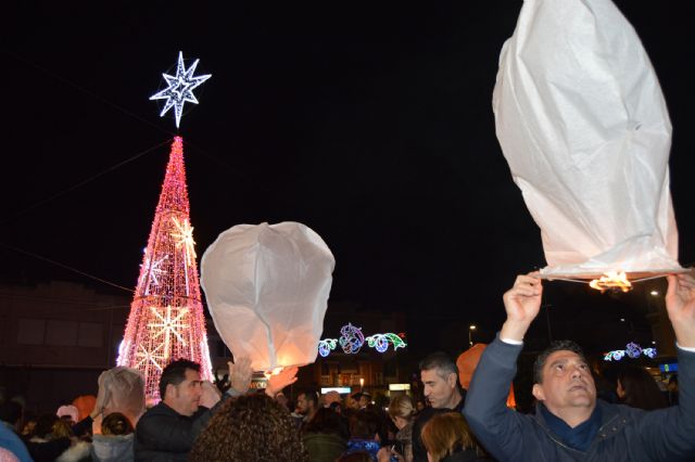 Los farolillos vuelven a inundar de color, ilusión y Navidad el cielo de Torres de Cotillas - 4, Foto 4
