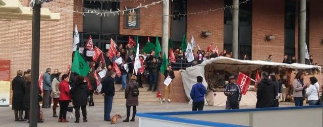 Concentración en el Ayuntamiento de Molina de Segura para reivindicar una OPE que incluya a todos los colectivos - 3, Foto 3