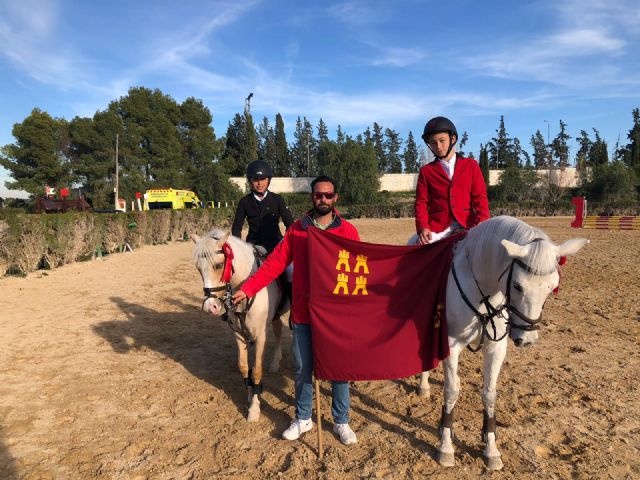 El Poni Club Terra Natura brilla en el Campeonato Absoluto Regional de salto de obstáculos con dos medallas - 1, Foto 1