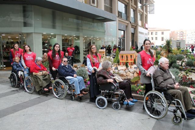 Fundación FADE acerca a los mayores de la residencia San Basilio a los belenes de Murcia - 2, Foto 2