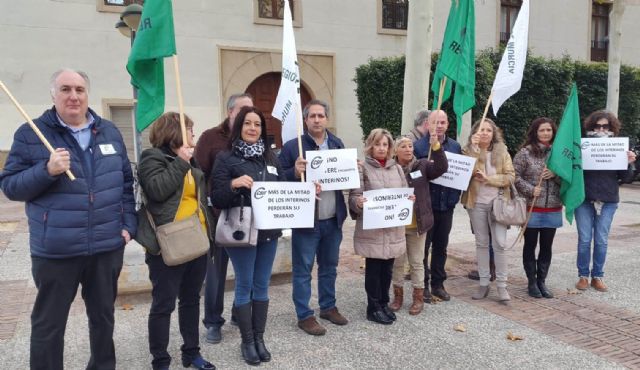 CSIF se ha concentrado hoy a las puertas del palacio de San Esteban - 1, Foto 1