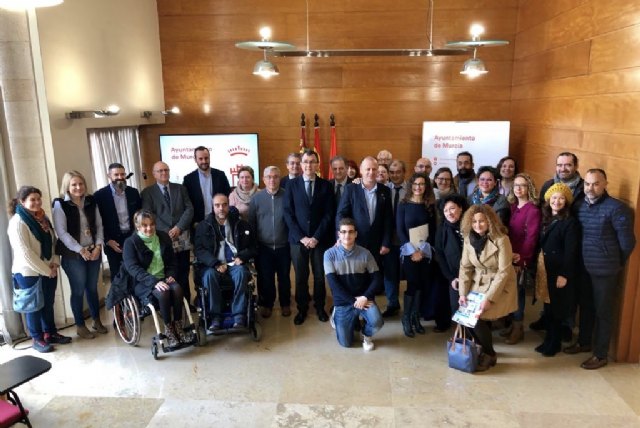 El Ayuntamiento y 14 asociaciones sociales y empresariales se alían en un frente común para crear empleo - 1, Foto 1