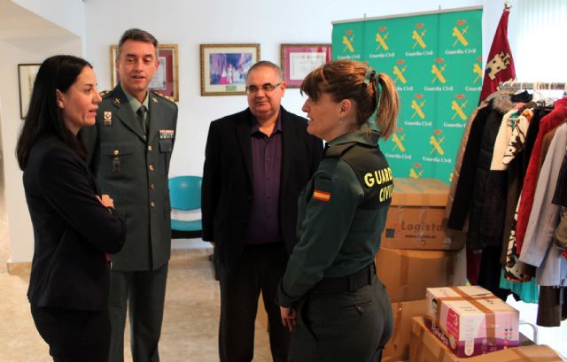 La Guardia Civil dona 200 kilos de ropa en beneficio de las mujeres y niños usuarios de las casas de acogida de la Región - 2, Foto 2