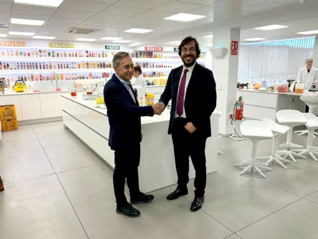 Miguel Motas visita las instalaciones de AMC Natural Drinks, empresa ganadora del Premio Nacional de Innovación - 1, Foto 1