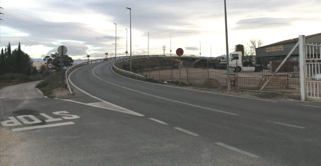 El PP propone el arreglo del puente de la Avenida Diputación sobre la línea de ferrocarril Madrid-Cartagena - 1, Foto 1