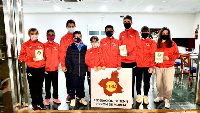 Entrega de premios campeonato regional juvenil por equipos a los tenistas totaneros, Foto 6