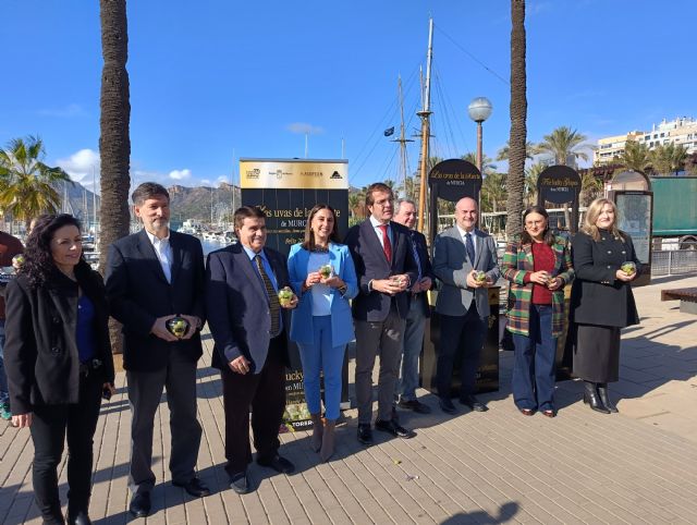 El Gobierno regional y Apoexpa animan a consumir uva sin semilla de la Región durante las fechas navideñas y muy especialmente en Nochevieja - 1, Foto 1