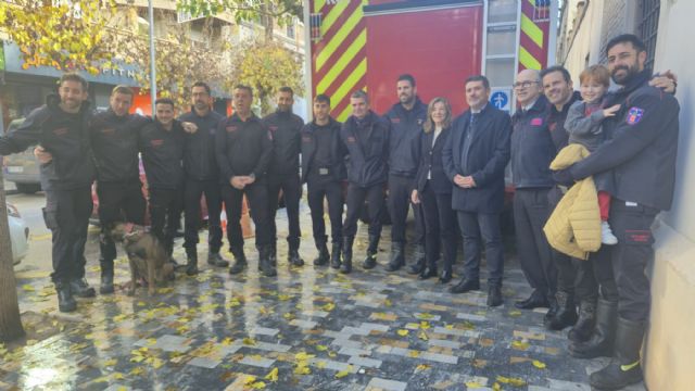 Bomberos del SEIS vuelven a llenar de ilusión a los ni&ntilde;os del centro de acogida Cardenal Belluga con su tradicional visita navide&ntilde;a - 3, Foto 3