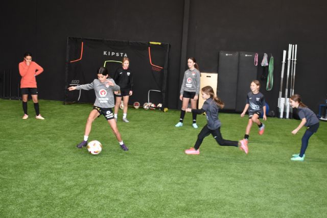 El Cotillas CD celebra su campus de Navidad de fútbol femenino con el apoyo de la Concejalía de Deportes - 3, Foto 3