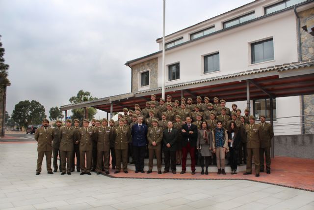La UCAM imparte inglés al Regimiento de Artillería Antiaérea 73 para sus misiones internacionales - 1, Foto 1