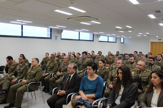 La UCAM imparte inglés al Regimiento de Artillería Antiaérea 73 para sus misiones internacionales - 2, Foto 2