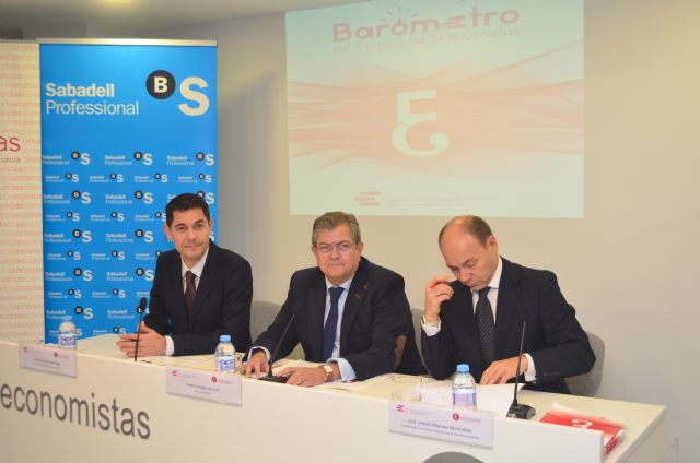 ​Superada la inestabilidad ​ ​política se retoma la ​ ​senda de la mejoría según el Barómetro ​ ​de los Economistas - 1, Foto 1