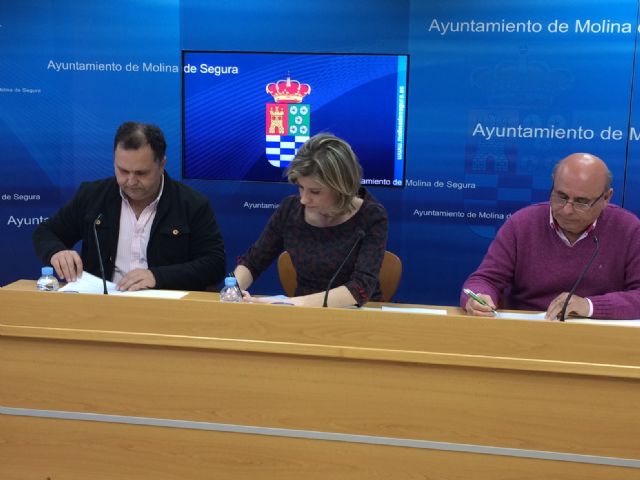 El Ayuntamiento de Molina de Segura y la empresa Autocares Torre Alta firman un convenio para promocionar y subvencionar el transporte público con El Rellano y El Fenazar - 1, Foto 1
