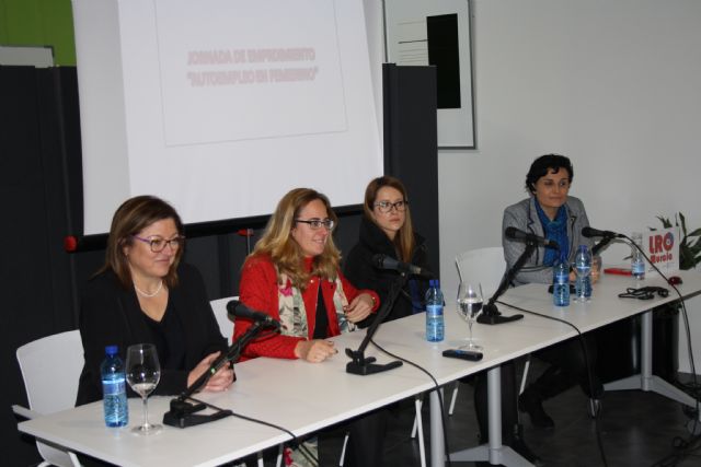 Celebrada la jornada sobre el autoempleo femenino  de la Organización de  Mujeres Empresarias y Profesionales de la Región de Murcia,   con motivo la inauguración de su sede comarcal en el Centro de Promoción Económica de Cehegín (CPEC) - 2, Foto 2