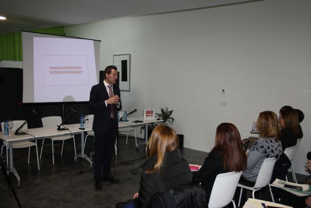 Celebrada la jornada sobre el autoempleo femenino  de la Organización de  Mujeres Empresarias y Profesionales de la Región de Murcia,   con motivo la inauguración de su sede comarcal en el Centro de Promoción Económica de Cehegín (CPEC) - 3, Foto 3