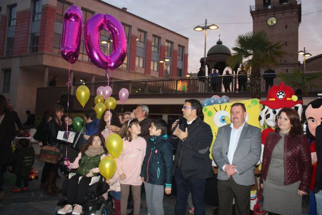 D'Genes celebrates its 10th anniversary with inflatables, animation characters and a balloon release, Foto 2