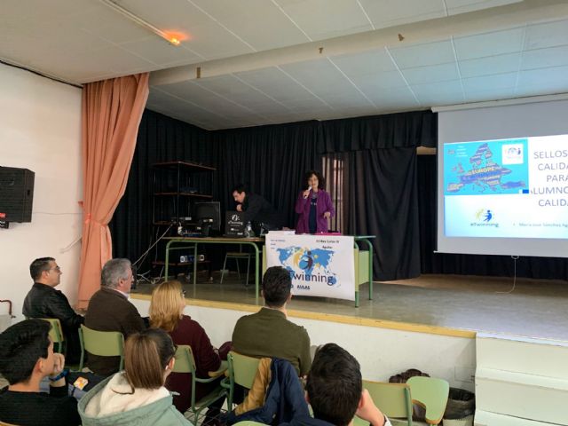 El alumnado del IES Rey Carlos III recibe los diplomas de los proyectos eTwinning - 1, Foto 1
