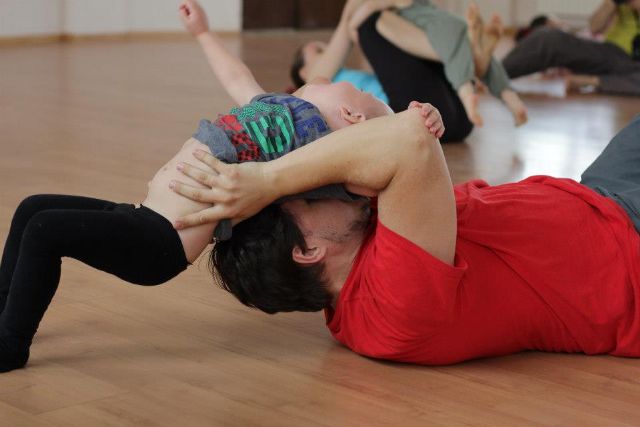 El Centro Párraga ofrece esta semana un ciclo de danza en familia basado en el método 'Contakids' - 1, Foto 1