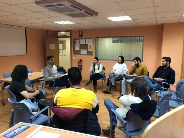 El edil de Juventud mantiene una reunión de coordinación con representantes de las asociaciones juveniles de la localidad - 1, Foto 1