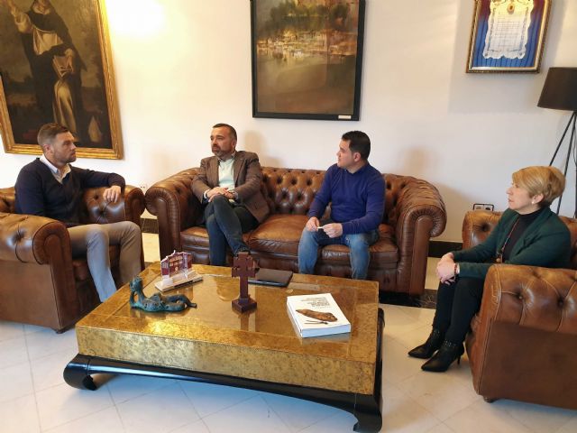 El Ayuntamiento de Caravaca visita con responsables de la Consejería de Educación los centros de ASCRUZ y APCOM para planificar mejoras en sus instalaciones - 1, Foto 1