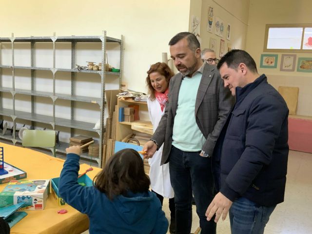 El Ayuntamiento de Caravaca visita con responsables de la Consejería de Educación los centros de ASCRUZ y APCOM para planificar mejoras en sus instalaciones - 5, Foto 5
