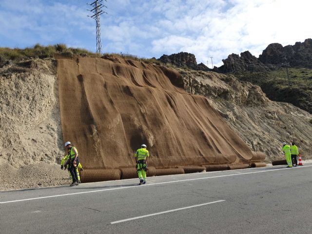 Fomento refuerza la seguridad de los usuarios de la carretera que une Abarán con Blanca gracias a la estabilización de sus taludes - 2, Foto 2