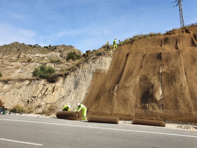 Fomento refuerza la seguridad de los usuarios de la carretera que une Abarán con Blanca gracias a la estabilización de sus taludes - 3, Foto 3