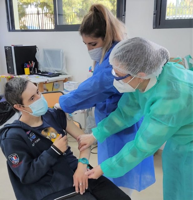 Se inicia la vacunación a grandes dependientes en Cieza - 1, Foto 1