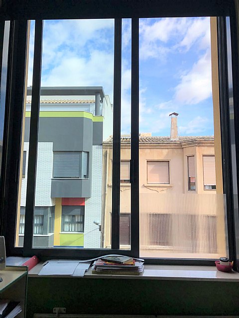 El Ayuntamiento instala paneles de policarbonato en los centros educativos ciezanos para reducir el frío en las aulas - 1, Foto 1