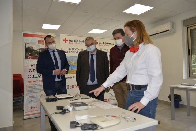 Cruz Roja presenta el programa de personas mayores, discapacidad y servicios tecnológicos digitales a Raúl Nortes, gerente del IMAS - 1, Foto 1