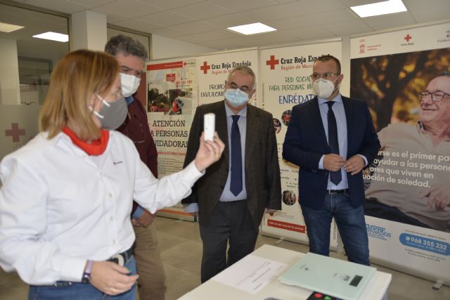 Cruz Roja presenta el programa de personas mayores, discapacidad y servicios tecnológicos digitales a Raúl Nortes, gerente del IMAS - 2, Foto 2