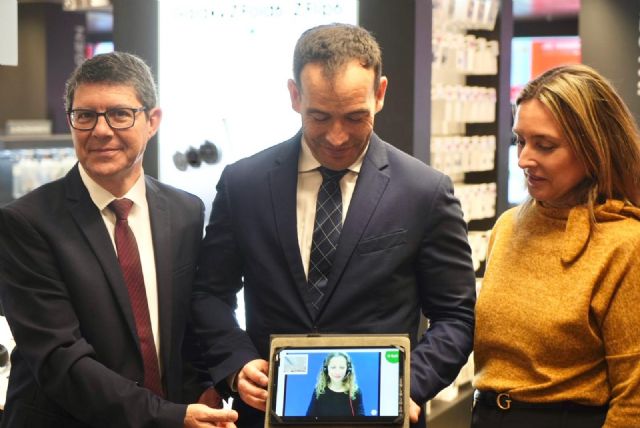 Política Social apoya la iniciativa del El Corte Ingles para facilitar la inclusión de las personas sordas y con discapacidad auditiva - 1, Foto 1
