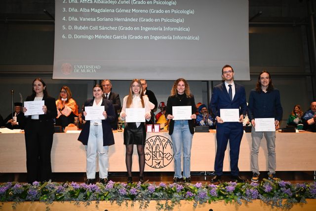 La UMU conmemora la excelencia y la trayectoria universitaria en un Santo Tomás con aire humanista - 2, Foto 2