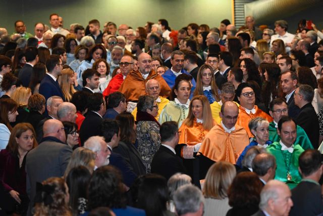 La UMU conmemora la excelencia y la trayectoria universitaria en un Santo Tomás con aire humanista - 3, Foto 3