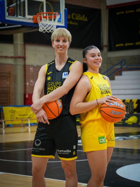 Las infantiles del Hozono Global Jairis lanzan un calendario con el equipo de LF Endesa - 2, Foto 2