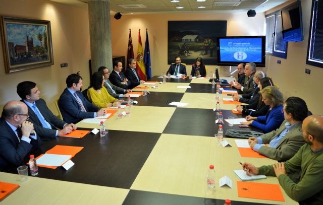 Comunidad, colegios profesionales y entidades financieras impulsan la mediación para frenar los desahucios - 1, Foto 1