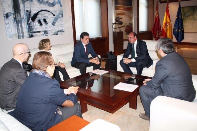 El Gobierno regional colabora con Cruz Roja en la búsqueda de empleo para los colectivos más vulnerables - 1, Foto 1