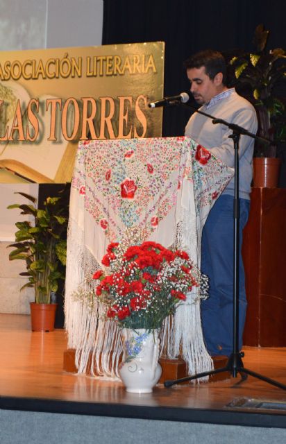 La poetisa Caty Cano presenta su obra Un río de amores con la Asociación Literaria Las Torres - 2, Foto 2