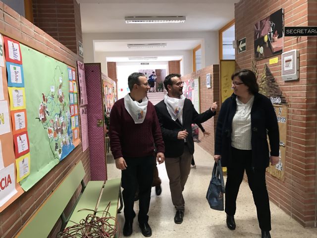 Quema de la Sardina para clausurar la XVIII Semana Cultural dedicada a la Región de Murcia, en el colegio Ntra. Sra. de los Dolores - 1, Foto 1