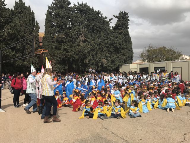 Quema de la Sardina para clausurar la XVIII Semana Cultural dedicada a la Región de Murcia, en el colegio Ntra. Sra. de los Dolores - 2, Foto 2
