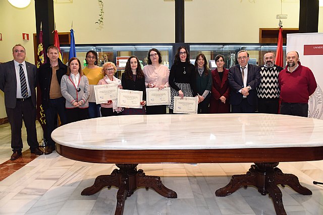 UMU rindió homenaje a las 5 estudiantes premio nacional fin de carrera - 1, Foto 1