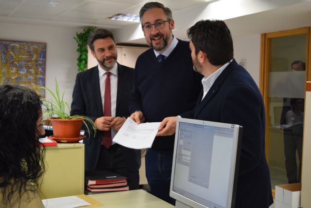 Acuerdo entre PP, PSOE y Ciudadanos para implantar la gratuidad de los libros de texto el próximo curso - 1, Foto 1