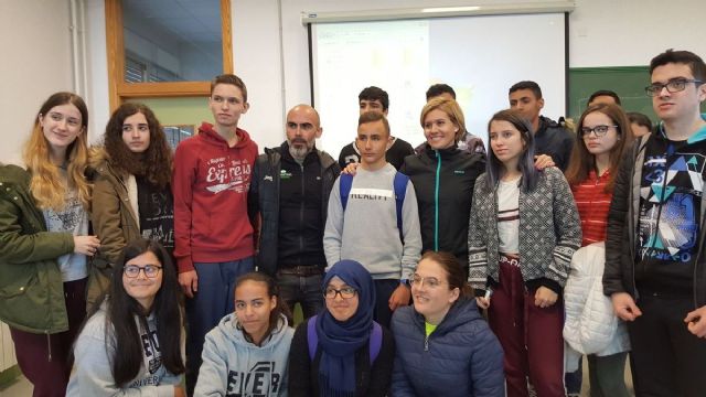 Andres Lledo visita a los alumnos del IES Galileo de Pozo Estrecho dentro del Programa ADE - 1, Foto 1