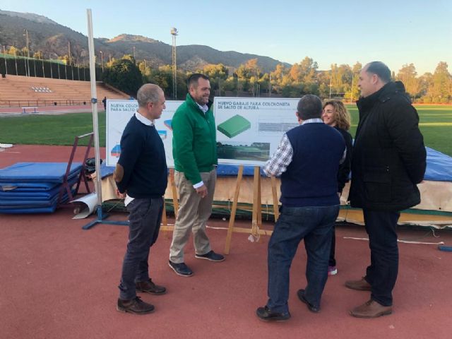 La pista de atletismo Úrsula Ruiz Pérez del Complejo de La Torrecilla contará con una nueva colchoneta de salto de altura, entre otras mejoras - 1, Foto 1