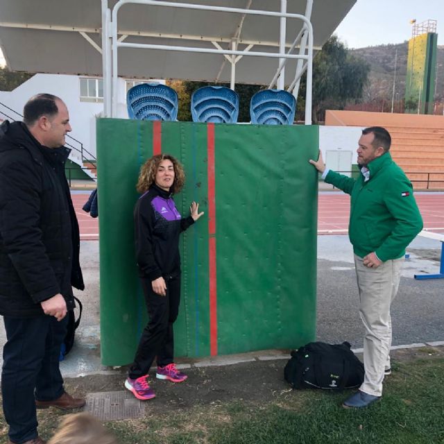 La pista de atletismo Úrsula Ruiz Pérez del Complejo de La Torrecilla contará con una nueva colchoneta de salto de altura, entre otras mejoras - 4, Foto 4