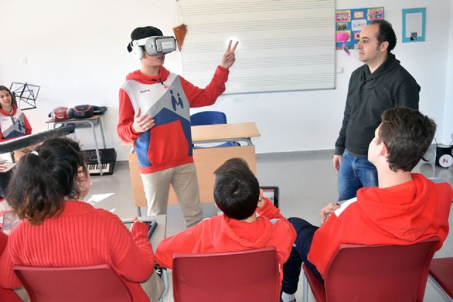 Una aplicación de realidad virtual enseñará a los alumnos del Colegio Miralmonte a hablar en público - 1, Foto 1