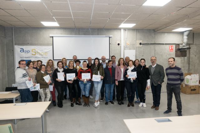 Personas en situación de desempleo se incorporan a la estrategia formativa del calzado - 1, Foto 1