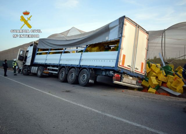 La Guardia Civil investiga al conductor de un vehículo articulado de 40 toneladas que sextuplicaba la tasa de alcoholemia - 1, Foto 1